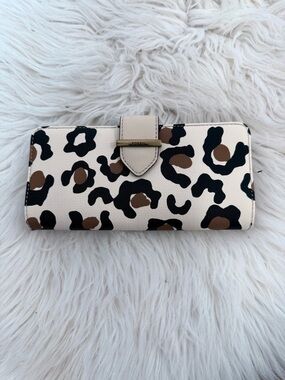 Fossil Cream Leopard Print Continental Wallet with Black and Brown Spots